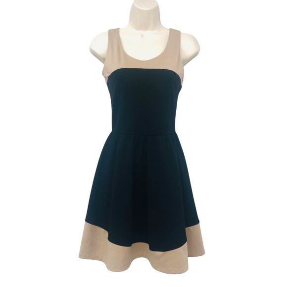 Saks Fifth Ave Black Tan Fit & Flare Dress Sleeveless Scoop Neck and Back - Picture 1 of 16